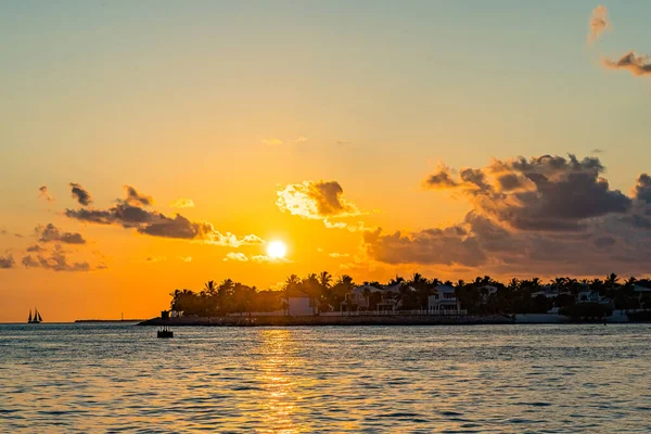 Günbatımı, Mallory Meydanı 'ndan Sunset y Adası manzarası, Key West, Florida, ABD