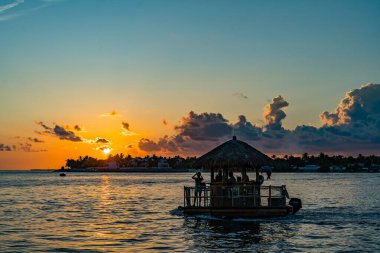 Günbatımı, Mallory Meydanı 'ndan Sunset y Adası manzarası, Key West, Florida, ABD
