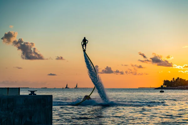 Flyboard Extreme, Man Flyboarding at Sunset, Key West South Florida — Stock Photo, Image