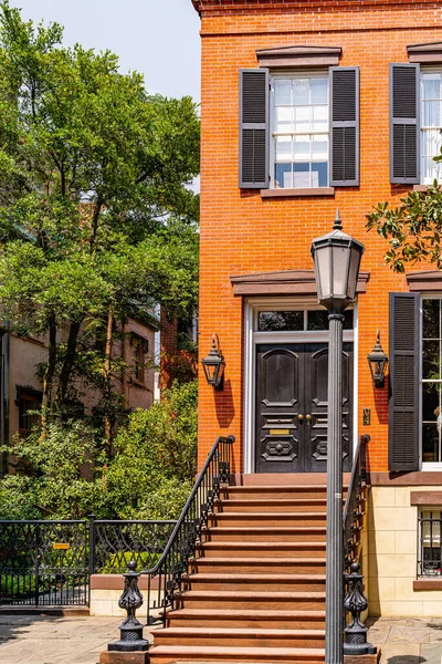 Beautiful streets and homes in downtown Savannah, Georgia, USA — Stock Photo, Image