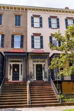 Savannah, Georgia, ABD 'de güzel caddeler ve evler