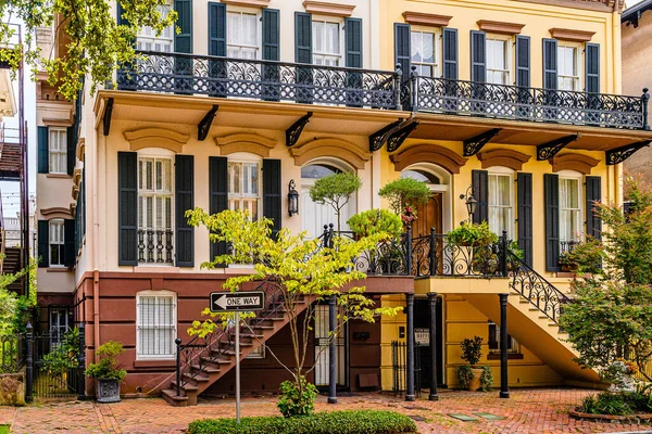 Savannah, Georgia, ABD 'de güzel caddeler ve evler