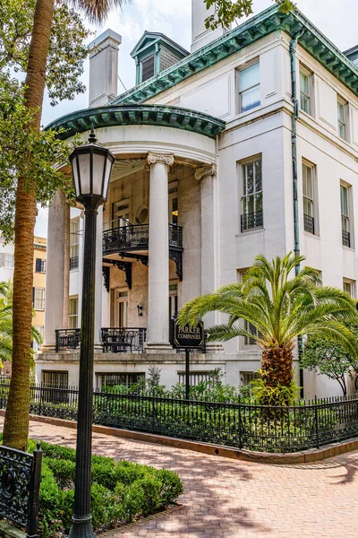 Belle strade e case nel centro di Savannah, Georgia, Stati Uniti — Foto Stock
