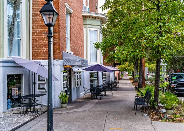Belles rues et maisons dans le centre de Savannah, Géorgie, États-Unis — Photo