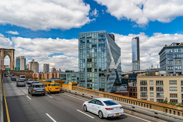 Brooklyn, Nueva York, Estados Unidos - 13 de septiembre de 2019: Brooklyn Bridge across East River to Low Manhattan Nueva York — Foto de Stock