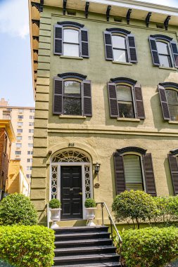 Savannah, Georgia, ABD 'de güzel caddeler ve evler.