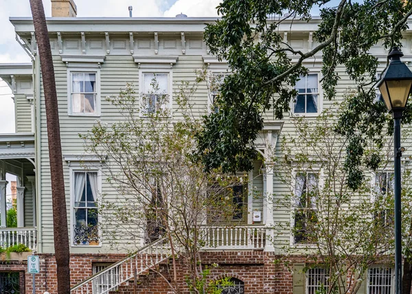 Vackra gator och hem i centrala Savannah, Georgia, USA — Stockfoto