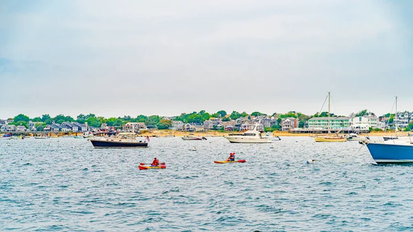 Provincetown, Cape Cod, Massachusetts, US - August 21, 2019 Ship and 그 의 선원들은 고래를 찾고 있다. — 스톡 사진