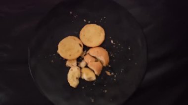 Klasik Endonezya kurabiyeleri, kurutulmuş sünger keki, geleneksel java kurabiyeleri, ev yapımı kurabiyeler, kue roti bolu kering jadul, kue bolu kering