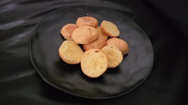 Klasik Endonezya kurabiyeleri, kurutulmuş sünger keki, geleneksel java kurabiyeleri, ev yapımı kurabiyeler, kue roti bolu kering jadul, kue bolu kering