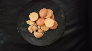 Klasik Endonezya kurabiyeleri, kurutulmuş sünger keki, geleneksel java kurabiyeleri, ev yapımı kurabiyeler, kue roti bolu kering jadul, kue bolu kering