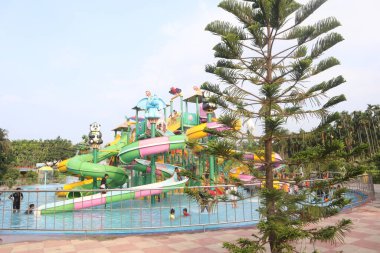 Su Parkı 'nda Mini Su Kaydırağı manzarası