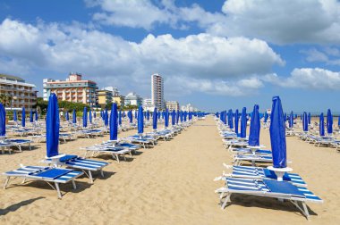 Lido di Jesolo 'nun sahil ve rıhtımında Adriyatik Denizi, Veneto, İtalya