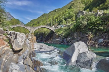 Ünlü Ponte dei Salti Köprüsü, Lavertezzo, Valle Verzasca, Ticino Canton, İsviçre
