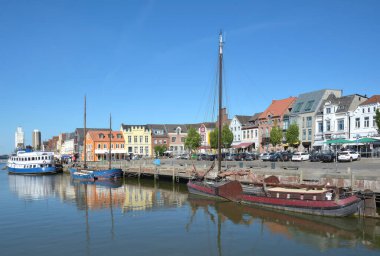 Husumer Au adlı liman Kuzey Frizya 'da Husum' da. Almanya 'nın kuzeyinde Schleswig-Holstein eyâletinde.