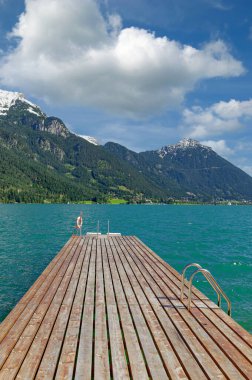 Avusturya, Tirol 'deki Achensee Gölü' nde Pertisau 'nun yüzme alanında.