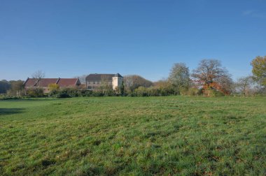 Urdenbacher Kamp Doğa Koruma Alanındaki Haus Burgel Biyoloji İstasyonu, Ren Nehri Tufanı, Düsseldorf, Almanya
