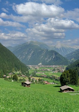 Zillertal Vadisi 'ndeki Mayrhofen manzarası, Tirol, Avusturya
