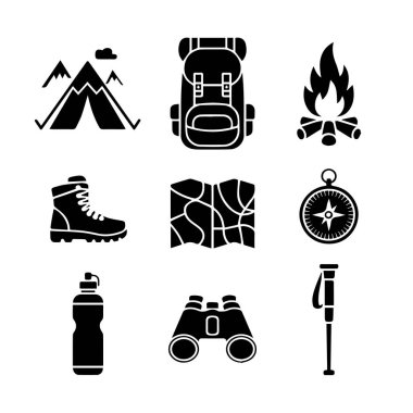 Beyaz arkaplan, vektör kümesinde yürüyüş ve kamp malzemeleri simgeleri izole edildi