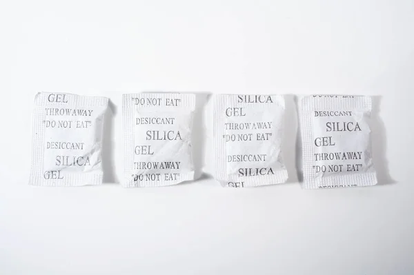 Beyaz zemin üzerine 