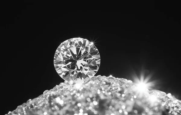 Saf siyah arkaplanda parıldayan parlak yuvarlak kesimli bir elmas..