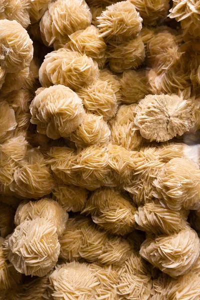 Büyük çöl kristal oluşumu. Selenit gül madeni