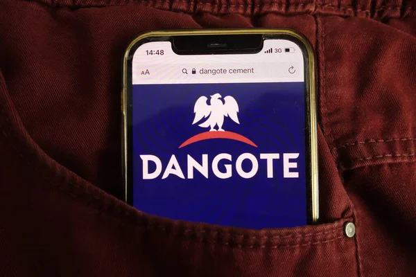 Konskie Puola Heinäkuuta 2021 Dangote Cement Plc Logo Esillä Matkapuhelimessa — kuvapankkivalokuva