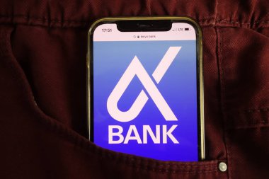 KONSKIE, POLAND - 22 Temmuz 2021: Keiyo Bank Ltd logosu cep telefonunda sergilendi