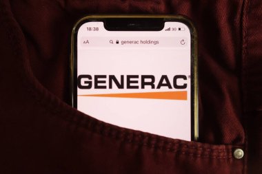 KONSKIE, POLAND - 04 Ağustos 2021: Generac Holding Inc logosu cep telefonunda sergilendi