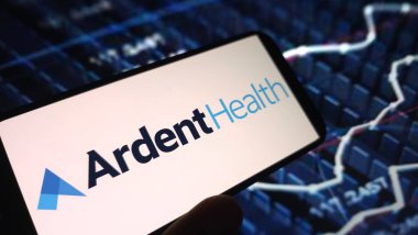 Konskie, Polonya - 09 Kasım 2025: Ardent Health şirketinin logosu cep telefonunda sergilendi
