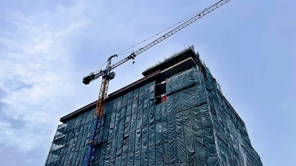 Yüksek Binalı İnşaat Alanı, Turna Kulesi ve Güvenlik Ağı Kapağı, İnşaat Alanı