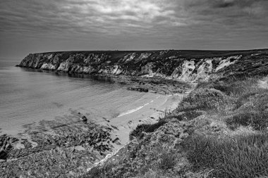 French Brittany 'de Crozon Atlantik Okyanusu kıyılarına yakın.