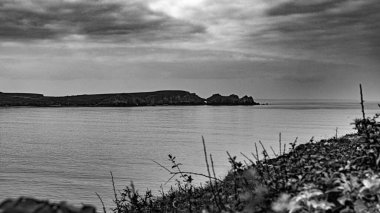 French Brittany 'de Crozon Atlantik Okyanusu kıyılarına yakın.