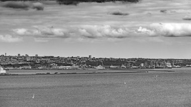 French Brittany 'de Crozon Atlantik Okyanusu kıyılarına yakın.