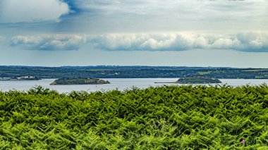 French Brittany 'de Crozon Atlantik Okyanusu kıyılarına yakın.