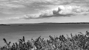 French Brittany 'de Crozon Atlantik Okyanusu kıyılarına yakın.