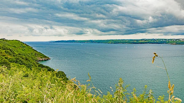 French Brittany 'de Crozon Atlantik Okyanusu kıyılarına yakın.
