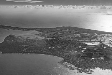 Loire nehri ve Atlantik Okyanusu kıyı şeridi hava manzaralı Fransa