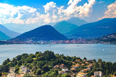 Lombardia 'daki Lago Gölü Maggiore Kuzey İtalya