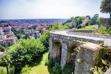 İtalya 'nın kuzeyinde Iseo Gölü