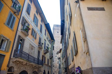 Lombardia İtalya 'nın eski Bergamo caddesi.