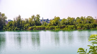 İtalya 'nın kuzeyinde Iseo Gölü