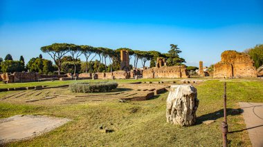 İtalya 'daki Roma Tapınağı' nın eski kalıntıları.