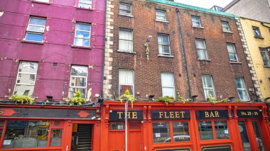 Dublin 'e yakın İrlanda kıyılarındaki deniz feneri ve deniz manzarası çok güzel.