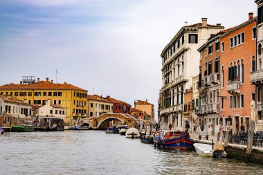 Venedik şehir sokakları İtalya 'da kanallar ve anıtlar