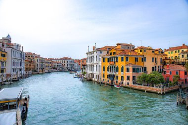 Venedik şehir sokakları İtalya 'da kanallar ve anıtlar