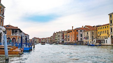 Venedik şehir sokakları İtalya 'da kanallar ve anıtlar