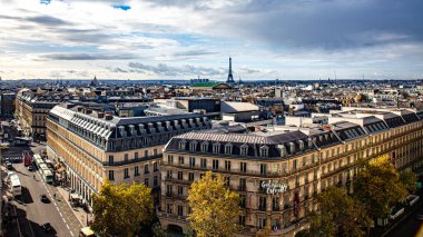 Paris başkent caddeleri ve şehir merkezindeki anıtlar