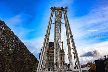 Paris başkent caddeleri ve şehir merkezindeki anıtlar