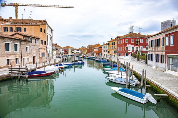 Venedik şehir sokakları İtalya 'da kanallar ve anıtlar